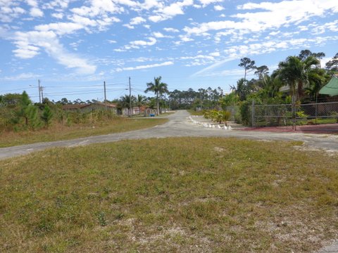 17 Pelican Road, Unit 2, Block 53 Yeoman Wood, Grand Bahama