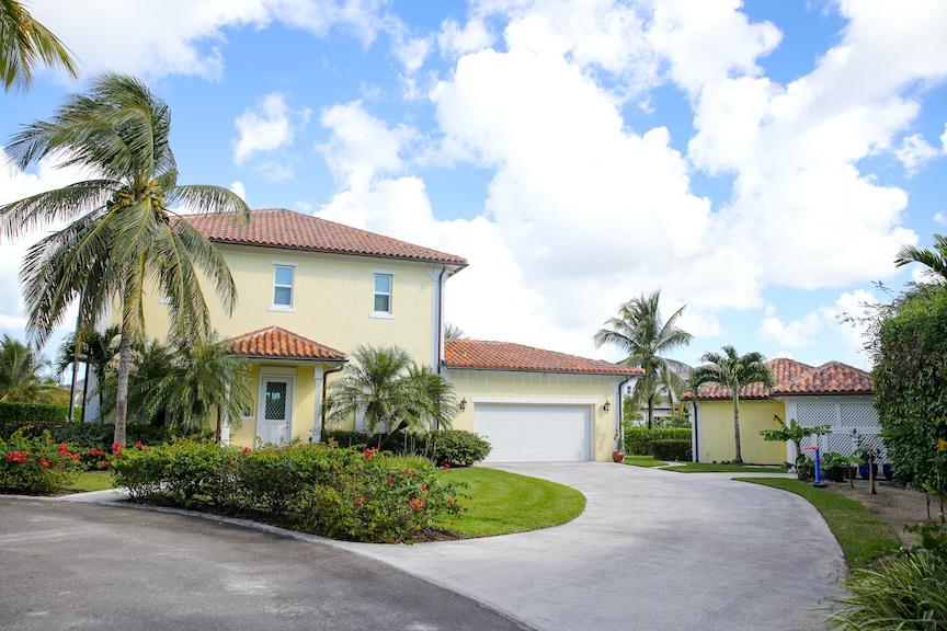 Old Fort Bay Family Home - 4/2, Canal Front