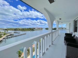 Contemporary Executive Waterfront Rental